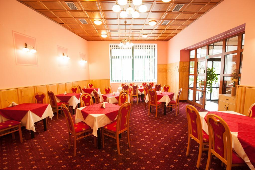 Sport-V-Hotel Hrotovice Luaran gambar