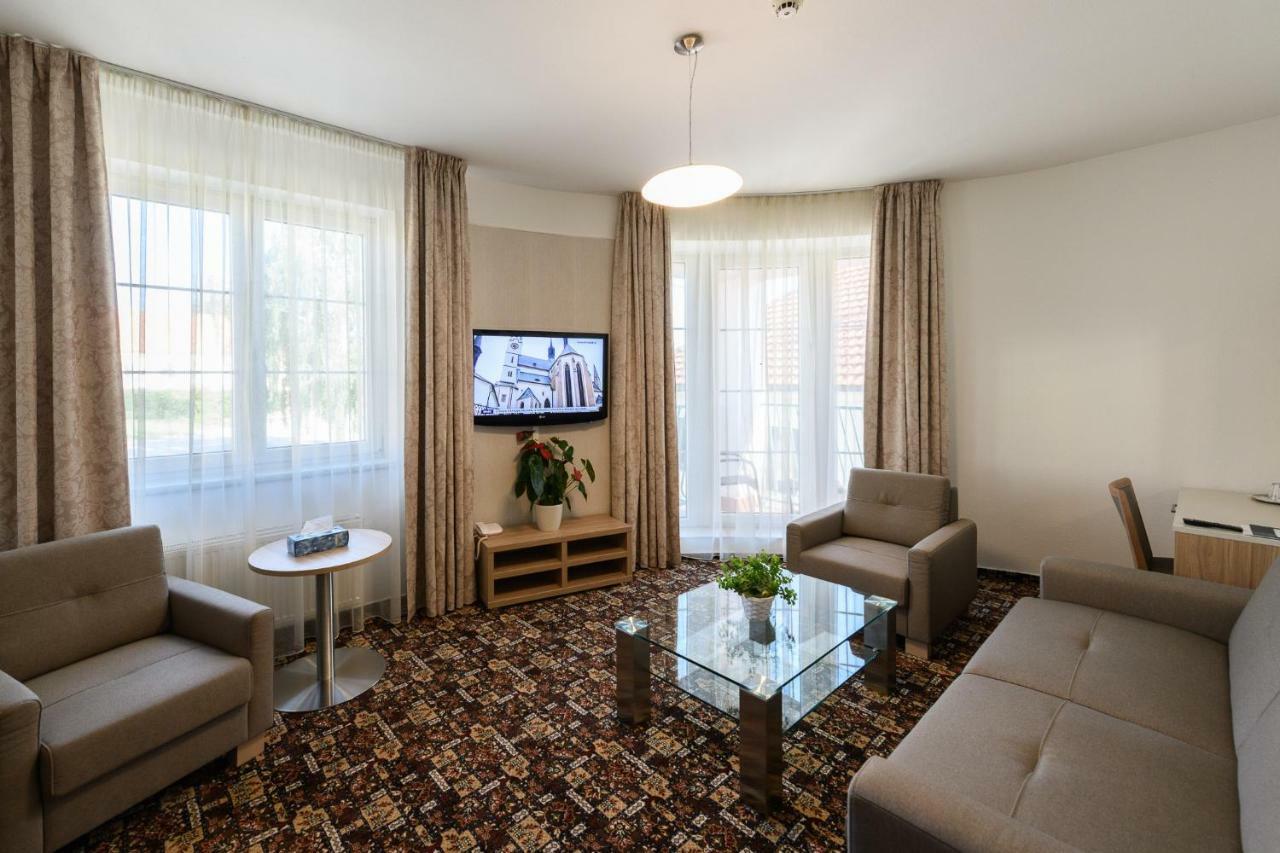 Sport-V-Hotel Hrotovice Luaran gambar
